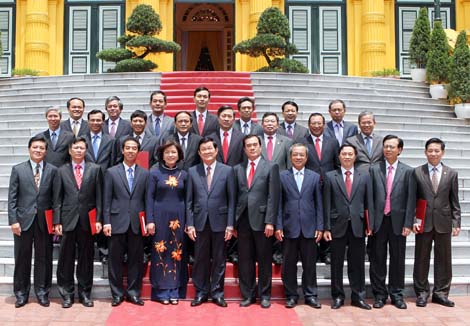 Presidente de Vietnam asigna a 19 embajadores y cónsules generales en el extranjero